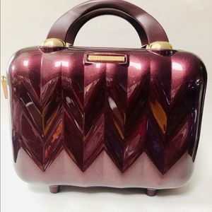 NWOT Marcy McKenna makeup and toiletries case durable luggage adaptable.